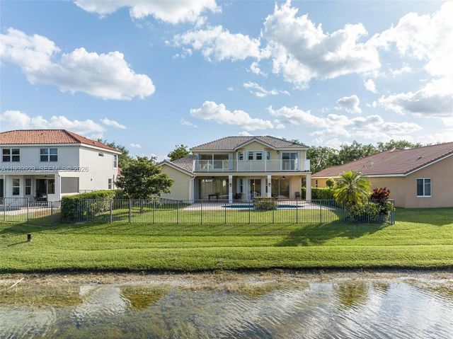 2670 Palmer Pl, Weston, FL 33332