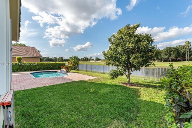 2670 Palmer Pl, Weston, FL 33332