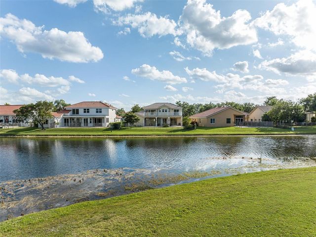 2670 Palmer Pl, Weston, FL 33332