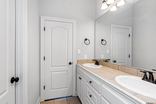 12351 Oak Brook Dr, Geismar, LA 70734