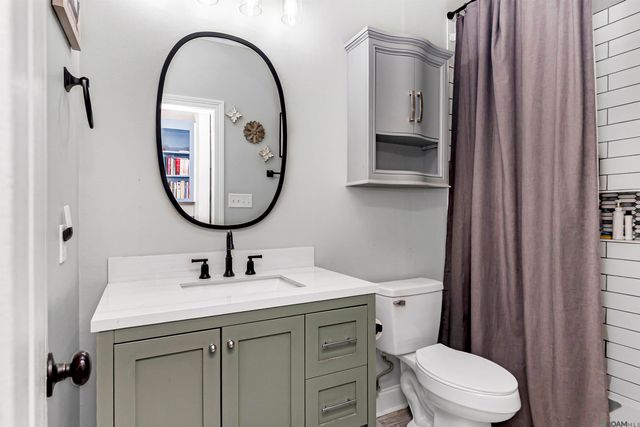 12351 Oak Brook Dr, Geismar, LA 70734