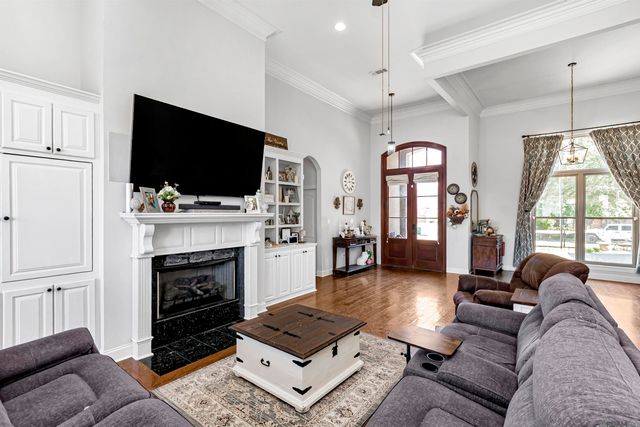 12351 Oak Brook Dr, Geismar, LA 70734