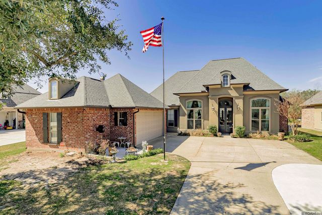 12351 Oak Brook Dr, Geismar, LA 70734