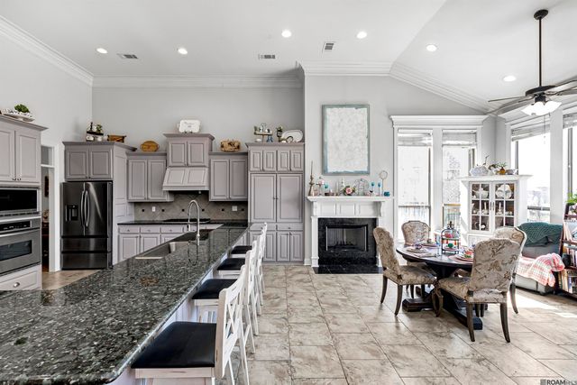 12351 Oak Brook Dr, Geismar, LA 70734