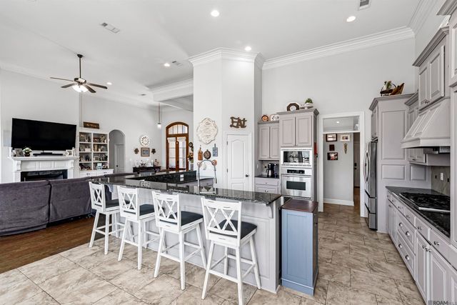 12351 Oak Brook Dr, Geismar, LA 70734