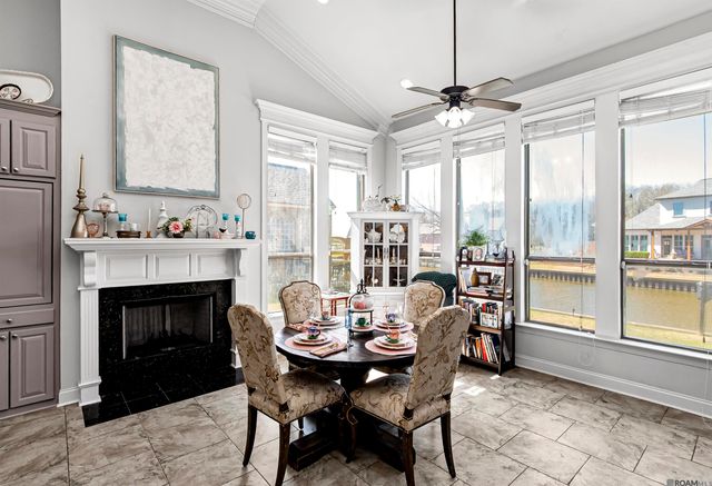 12351 Oak Brook Dr, Geismar, LA 70734