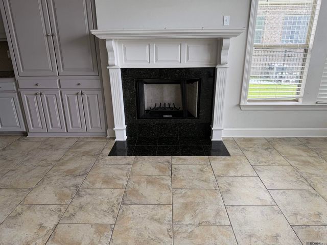 12351 Oak Brook Dr, Geismar, LA 70734