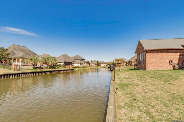 12351 Oak Brook Dr, Geismar, LA 70734
