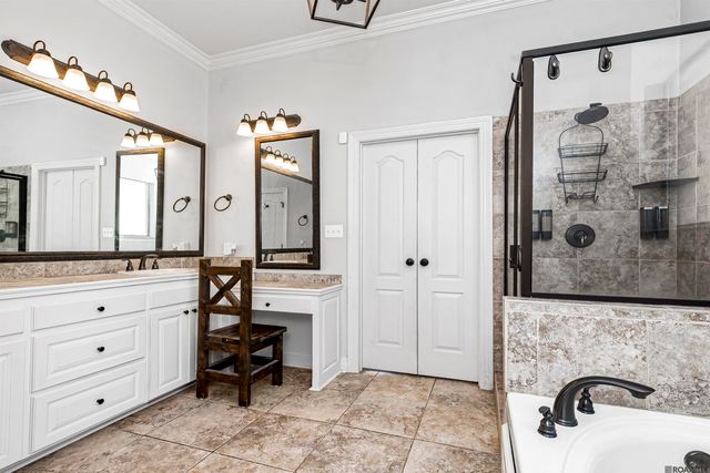 12351 Oak Brook Dr, Geismar, LA 70734