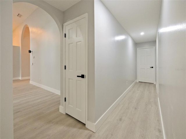 240 SHADY OAKS CIRCLE, Lake Mary, FL 32746