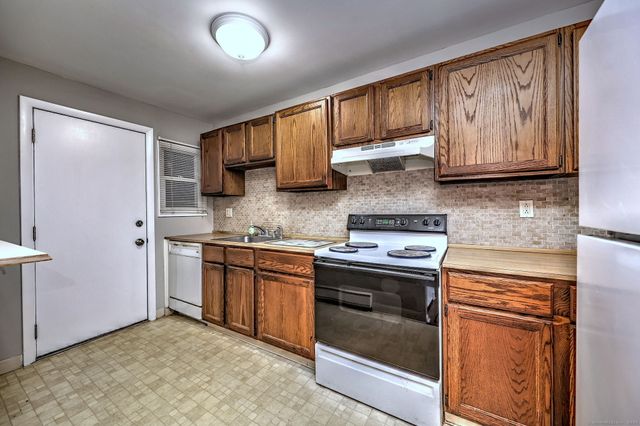 65 West Walk 65, West Haven, CT 06516