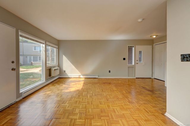 65 West Walk 65, West Haven, CT 06516