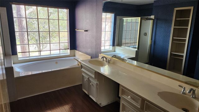 4756 Oakmont Court, League City, TX 77573