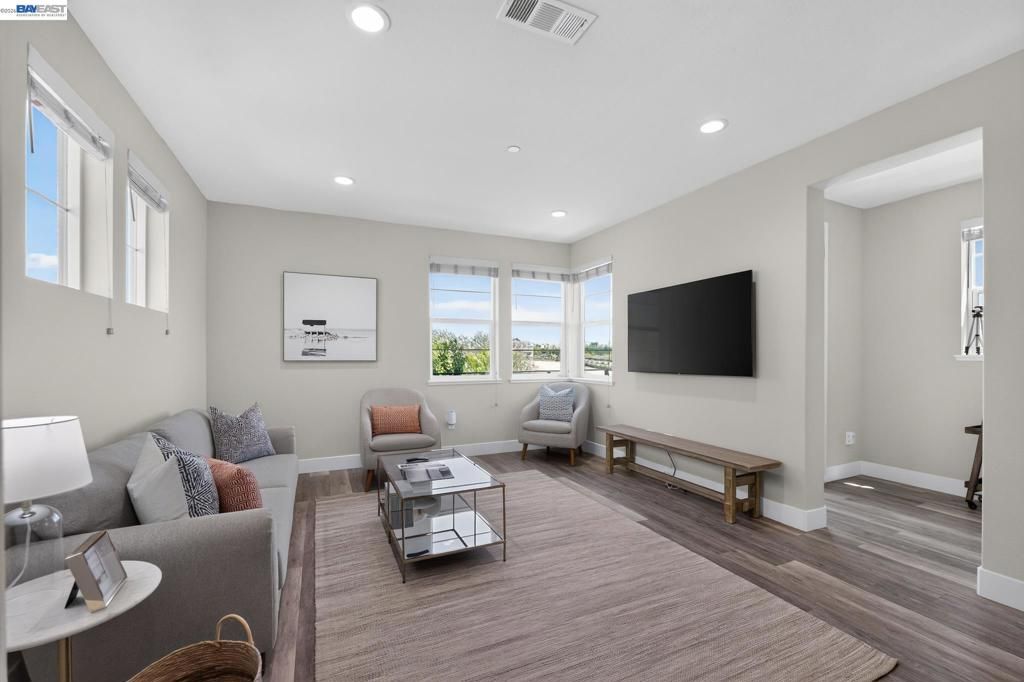 Image 11 of property listing at 4359 Mono Vista St, Dublin, CA 94568