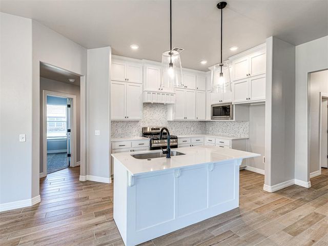 7712 Three Woods Lane, Yukon, OK 73099