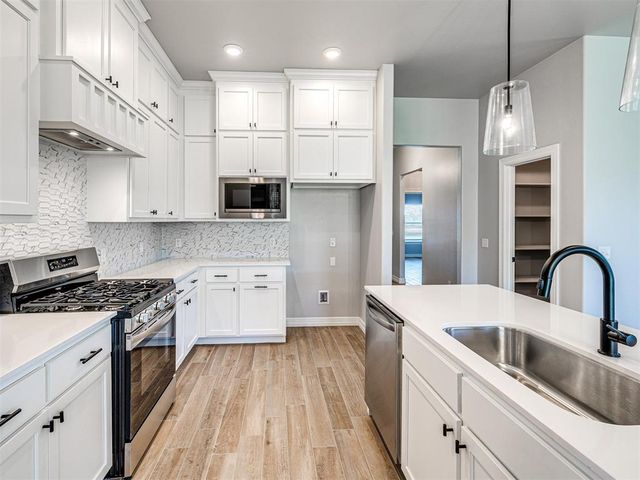 7712 Three Woods Lane, Yukon, OK 73099