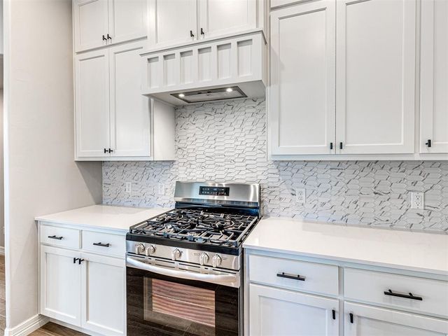 7712 Three Woods Lane, Yukon, OK 73099