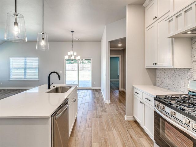 7712 Three Woods Lane, Yukon, OK 73099