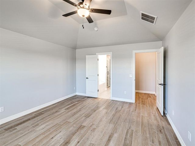 7712 Three Woods Lane, Yukon, OK 73099