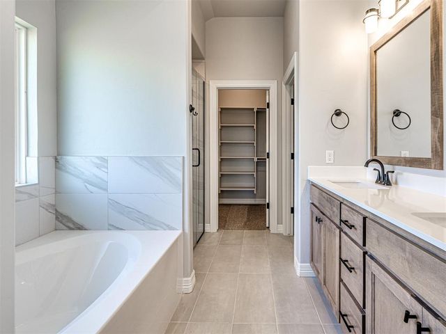 7712 Three Woods Lane, Yukon, OK 73099