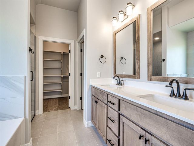 7712 Three Woods Lane, Yukon, OK 73099