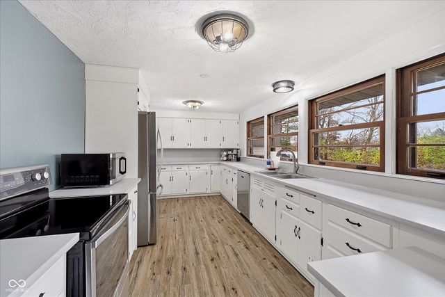 112 W 60th Street, Anderson, IN 46013