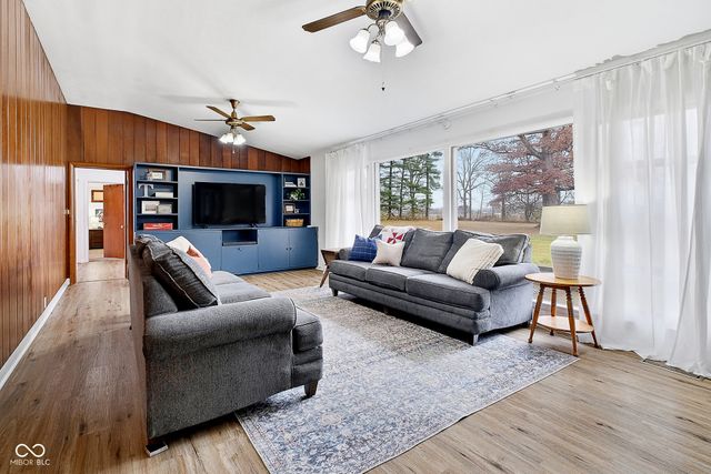 112 W 60th Street, Anderson, IN 46013