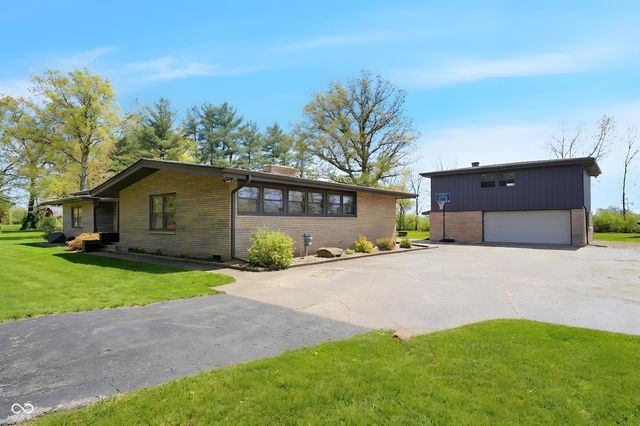 112 W 60th Street, Anderson, IN 46013
