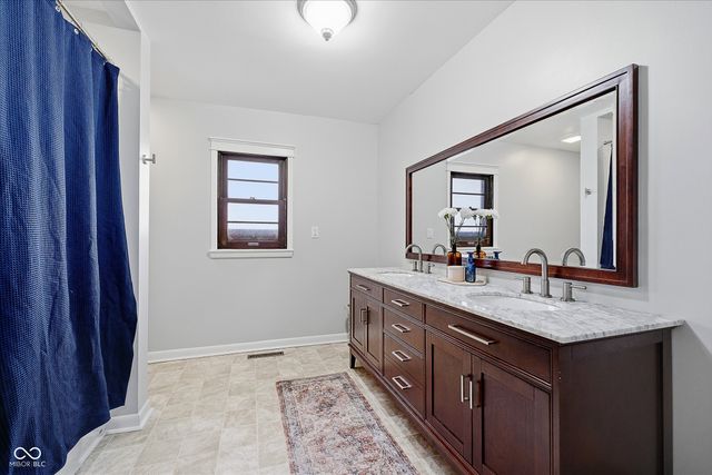 112 W 60th Street, Anderson, IN 46013