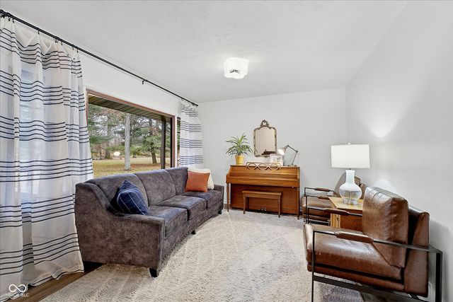 112 W 60th Street, Anderson, IN 46013
