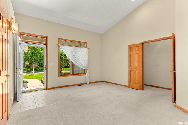 121 FAWN HAVEN Drive, East Peoria, IL 61611