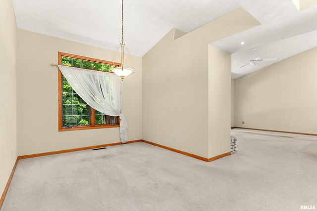 121 FAWN HAVEN Drive, East Peoria, IL 61611