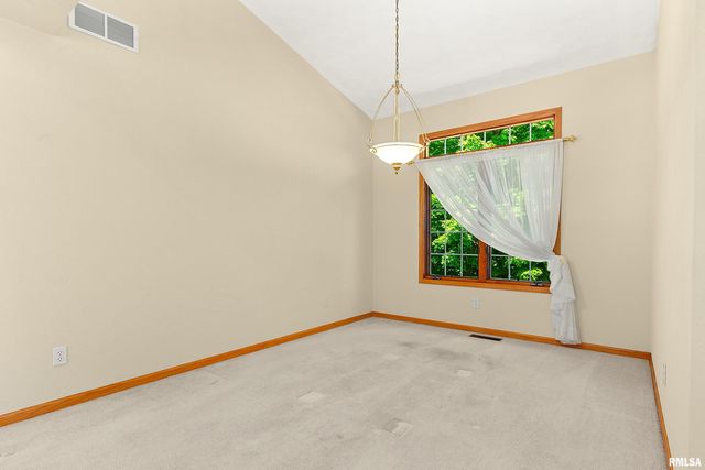 121 FAWN HAVEN Drive, East Peoria, IL 61611