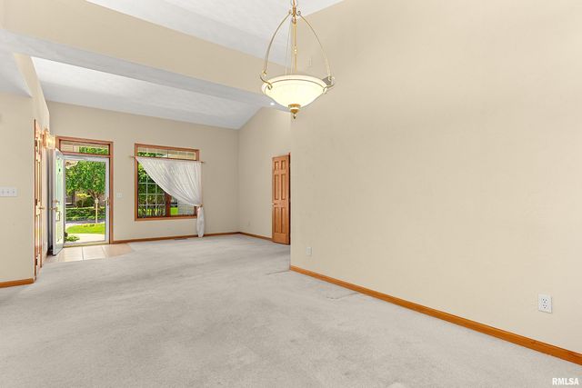 121 FAWN HAVEN Drive, East Peoria, IL 61611