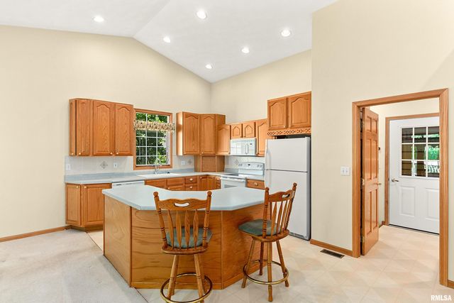 121 FAWN HAVEN Drive, East Peoria, IL 61611