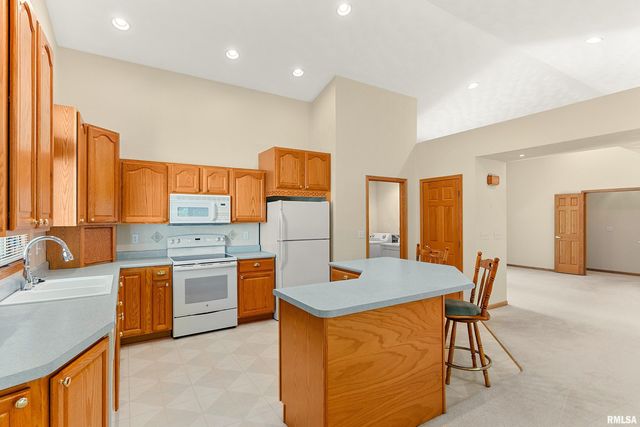 121 FAWN HAVEN Drive, East Peoria, IL 61611
