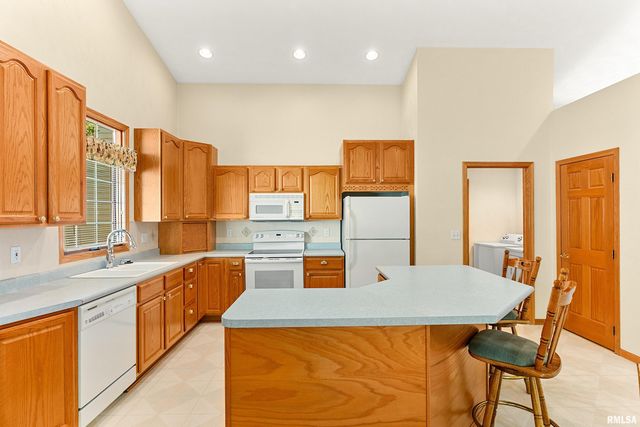 121 FAWN HAVEN Drive, East Peoria, IL 61611