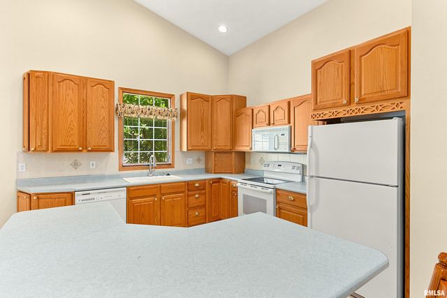 121 FAWN HAVEN Drive, East Peoria, IL 61611