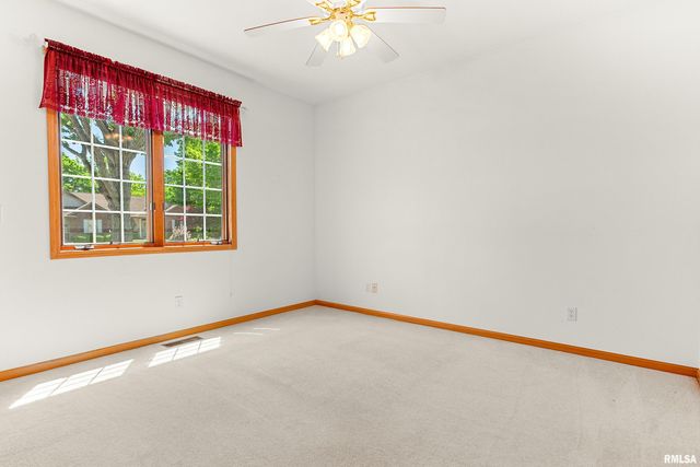 121 FAWN HAVEN Drive, East Peoria, IL 61611