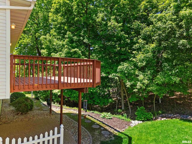 121 FAWN HAVEN Drive, East Peoria, IL 61611
