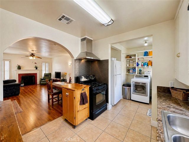 756 E Columbia Avenue, Pomona, CA 91767