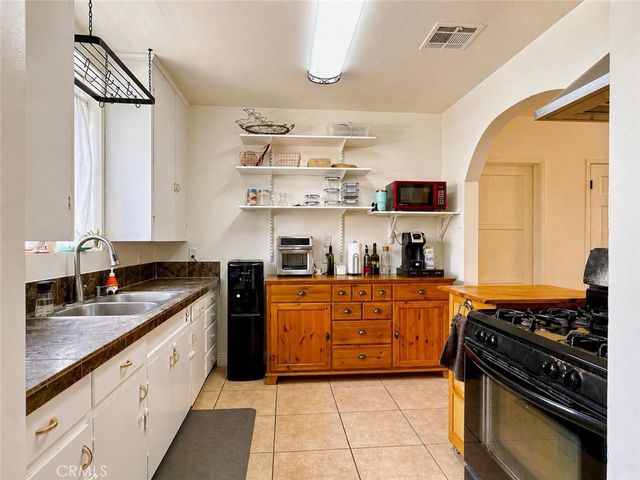 756 E Columbia Avenue, Pomona, CA 91767