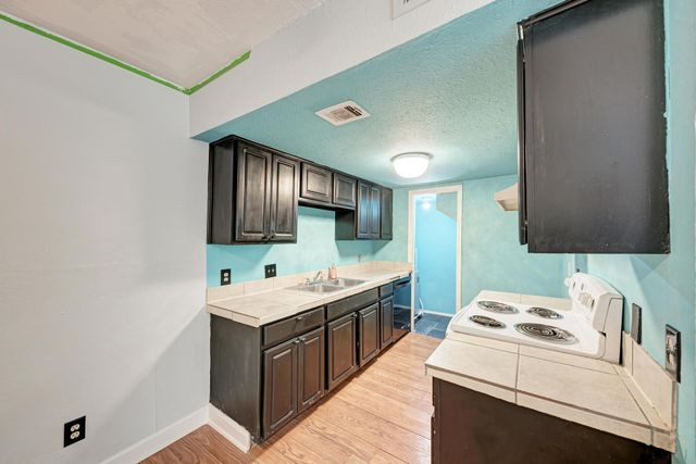 2124 Burton DR 136, Austin, TX 78741