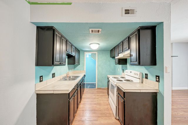 2124 Burton DR 136, Austin, TX 78741