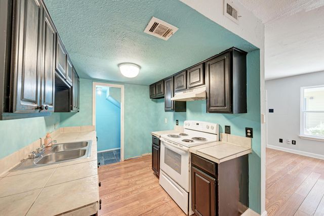2124 Burton DR 136, Austin, TX 78741