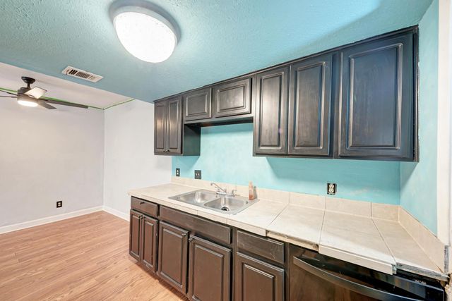2124 Burton DR 136, Austin, TX 78741