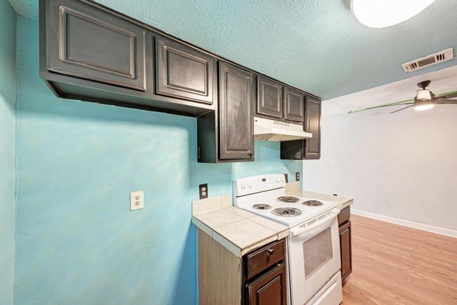 2124 Burton DR 136, Austin, TX 78741