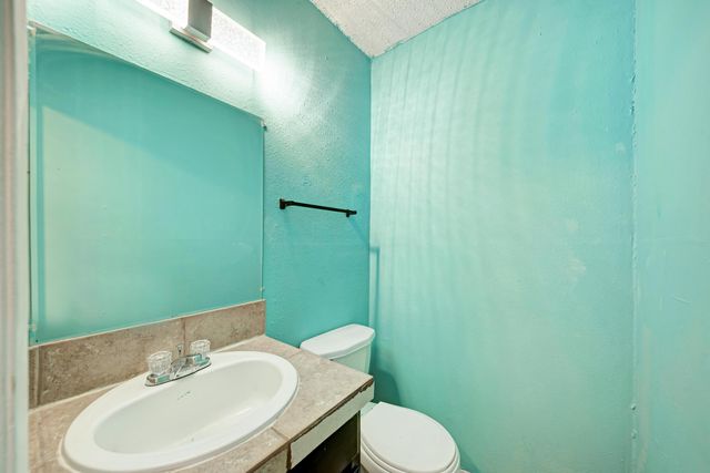 2124 Burton DR 136, Austin, TX 78741