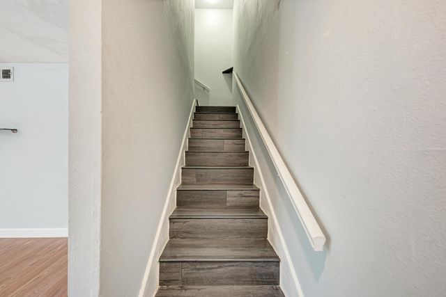 2124 Burton DR 136, Austin, TX 78741