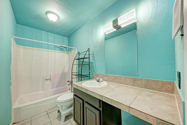2124 Burton DR 136, Austin, TX 78741